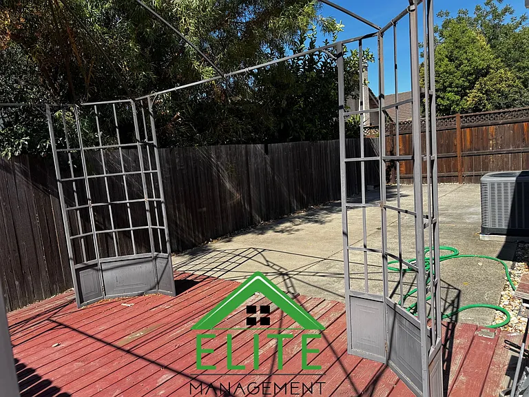 7209 Sutherland Way — Photo 12