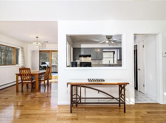 5th image of 127 Croton Ave