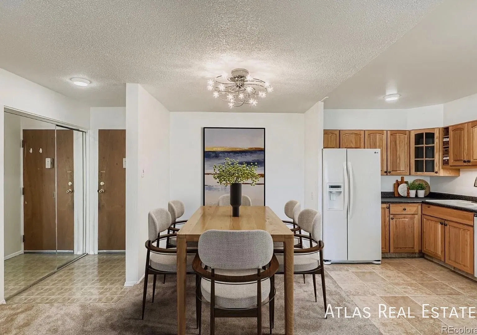 Refreshed 2-Bedroom Condo in Windsor Gardens 55+ Community with Underground Parking — Photo 2