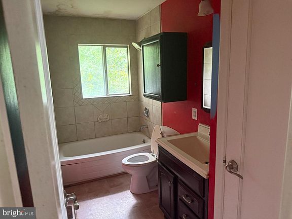 4th image of 400 Carrollton Dr