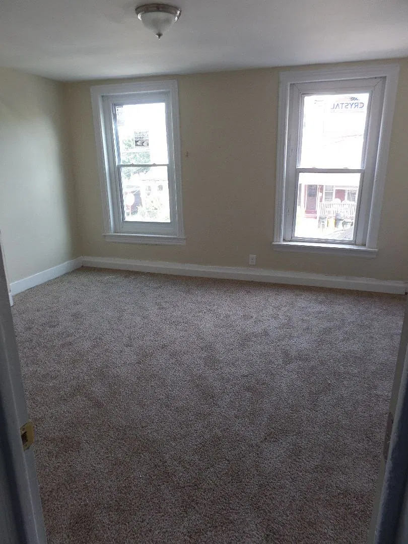 276 Walnut Ave — Photo 2