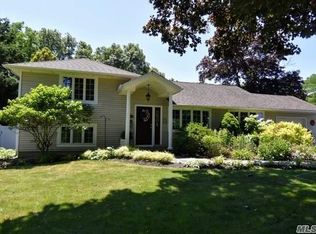 32 Weeks St, Blue Point, NY 11715