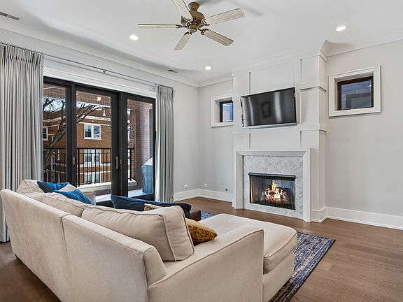 3rd image of 3950 N Hoyne Ave APT 2S