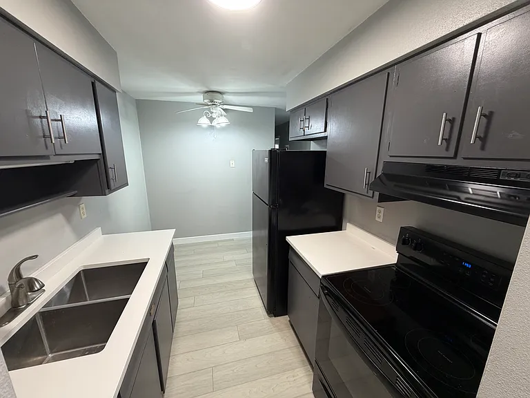 1730 Bristol Dr #4 — Photo 2