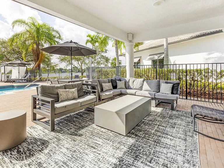 Bell Coconut Creek — Photo 22