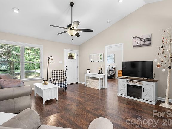 5th image of 123 Idlebrook Rd