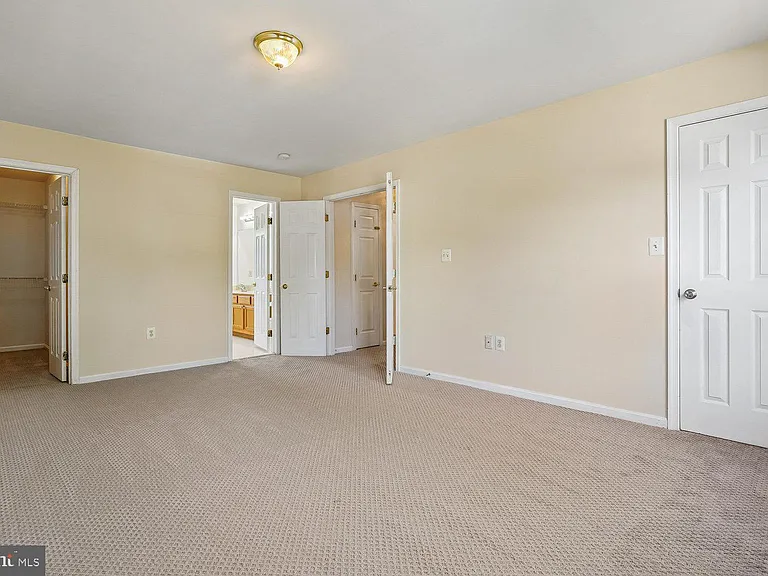 14677 Cloverdale Rd — Photo 38