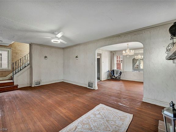 5th image of 15812 Judson Dr