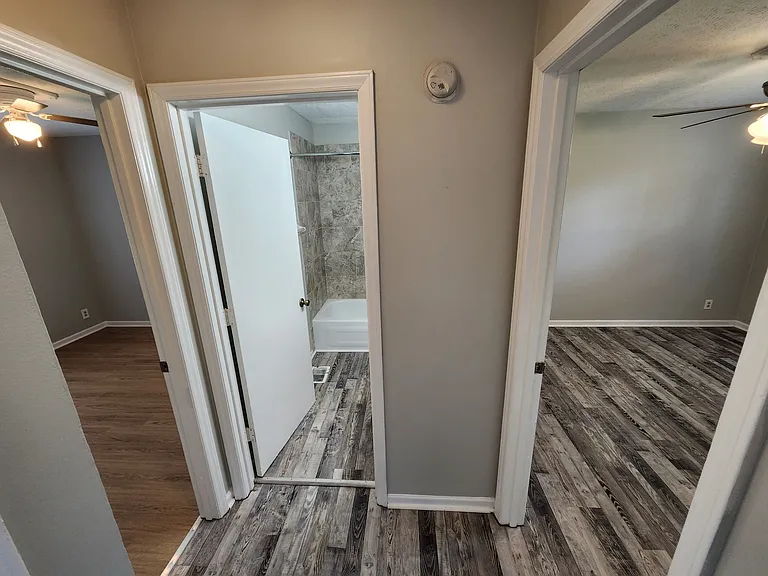 100 Grant Dr — Photo 32
