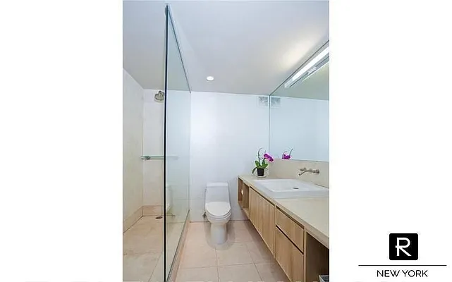 Rented by R New York | media 16