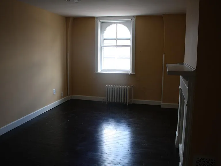 31 S Lake Ave #5 — Photo 2