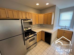 4009 W Nelson St #9-B, Chicago, IL 60641