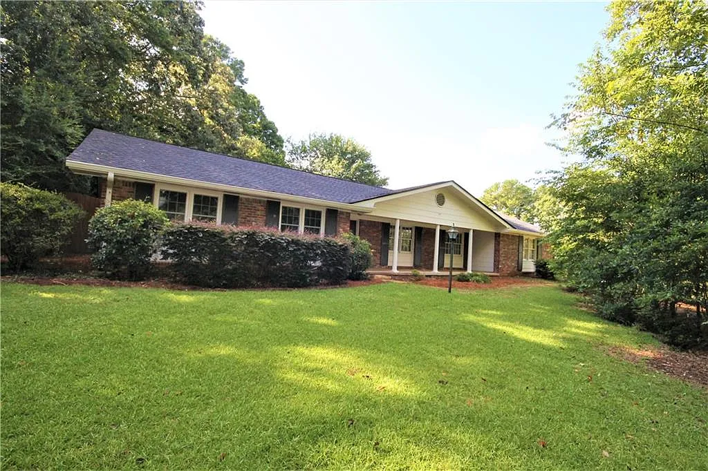 3 bed, 2.0 bath, 1820 sqft, $2,495 — Photo 1