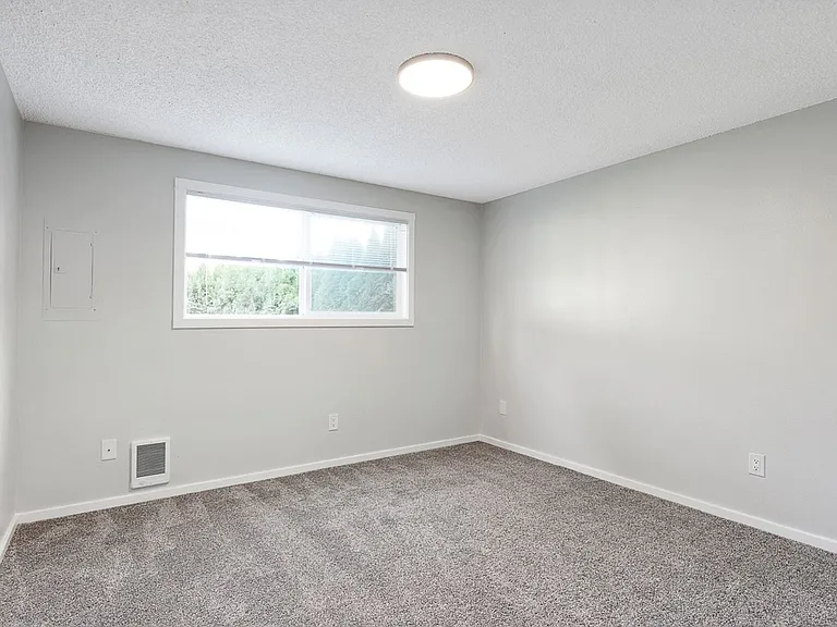Somerset Apartments — Photo 8