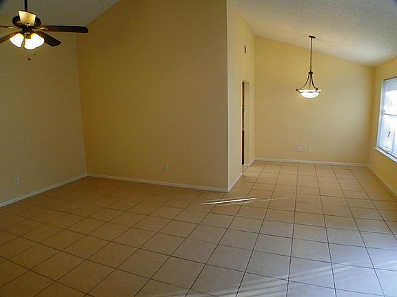 4th image of 5203 Devon Green Dr