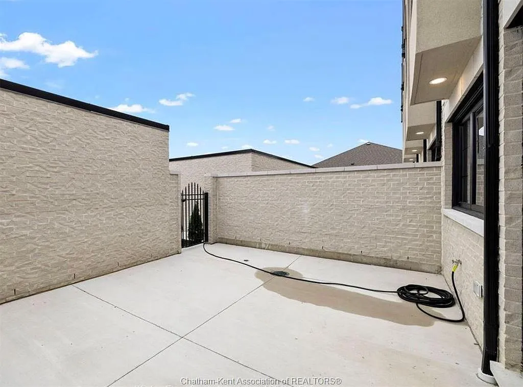 3 bed, 2.5 bath, $2,600 — Photo 4