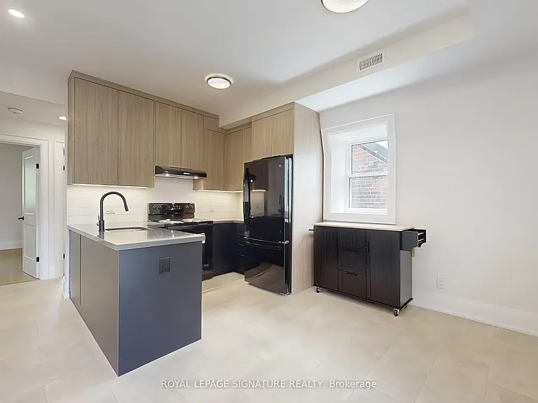28 Beaconsfield Ave #3 — Photo 6