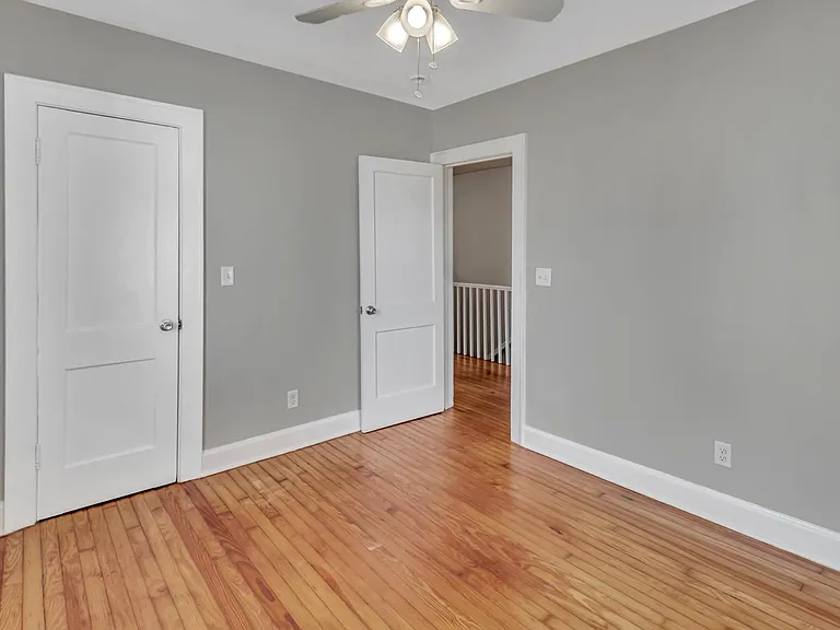 916 E 35th St — Photo 21