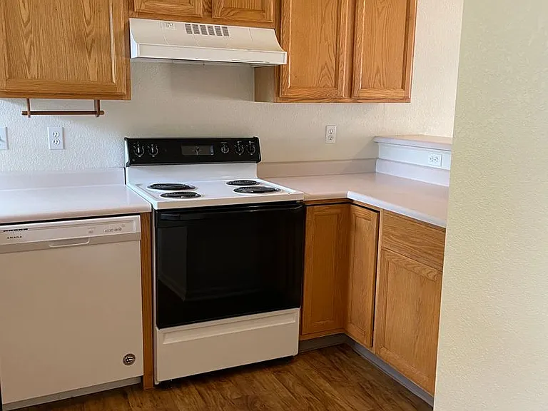 2950 Neil Dr #8 — Photo 5