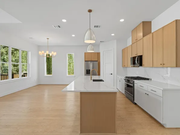 1103 E 37th St, Houston, TX 77022