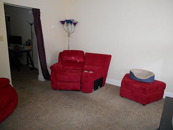 3rd image of 5715 Warren Ave