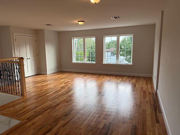2nd image of 492 Doane Ave #2