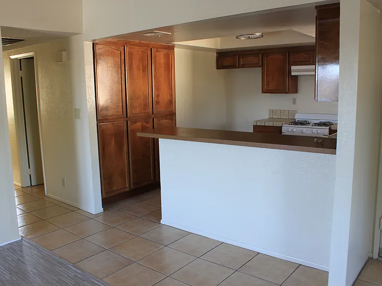 324 N San Antonio Ave — Photo 8