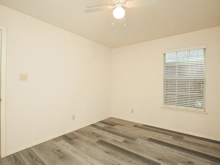 416 Joyce Way — Photo 11