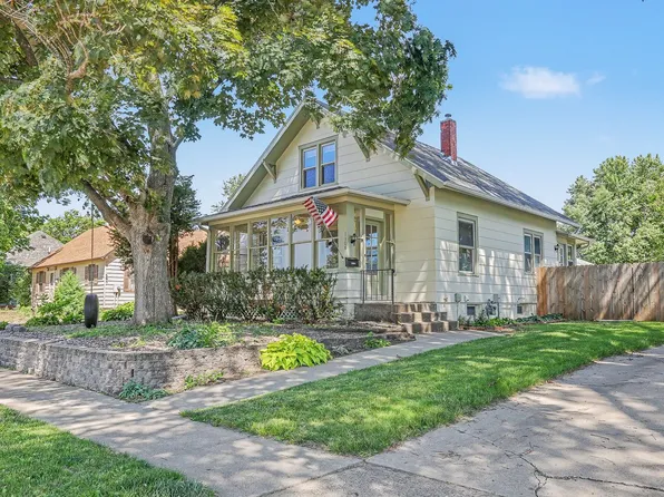 1108 Columbus St, Pella, IA 50219