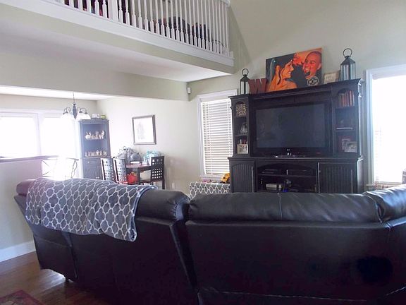 4th image of 1045 Ashlyn Dr