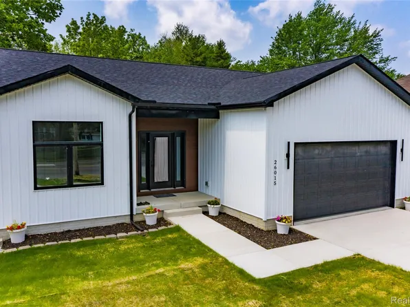 26015 E Huron River Dr, Flat Rock, MI 48134