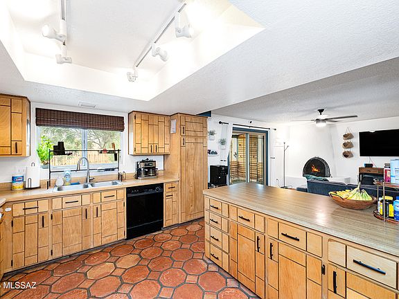 3rd image of 3981 W Sunny Hills Pl