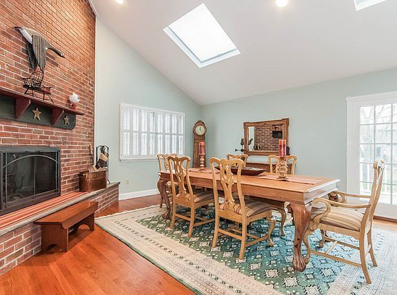 5th image of 8 Ilinka Ln