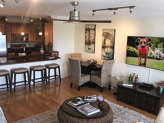 5th image of 340 Sunset Dr APT 1009
