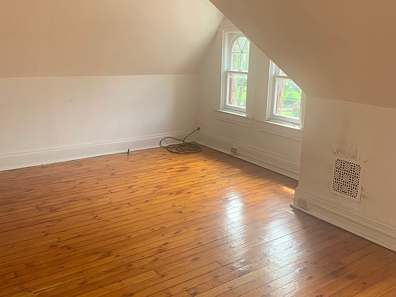 5th image of 361 Stratford Ave