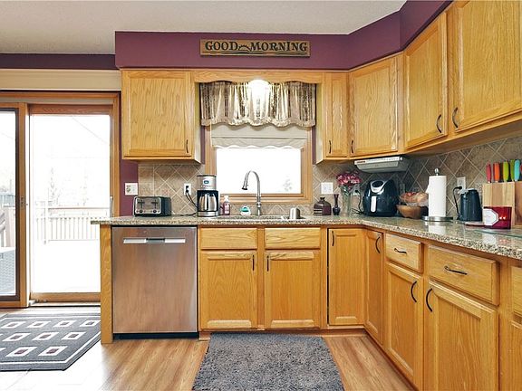 5th image of 3382 Creekview Dr