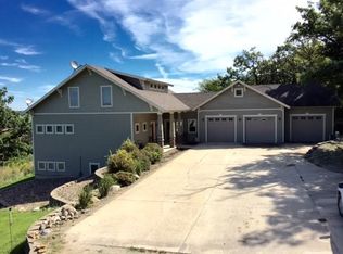 1646 Prairieview Ct, Van Meter, IA 50261