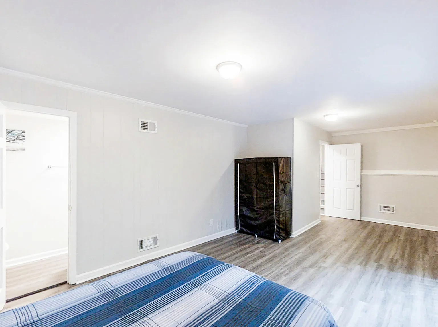 4 bed, 3.0 bath, 2576 sqft, $789 — Photo 2