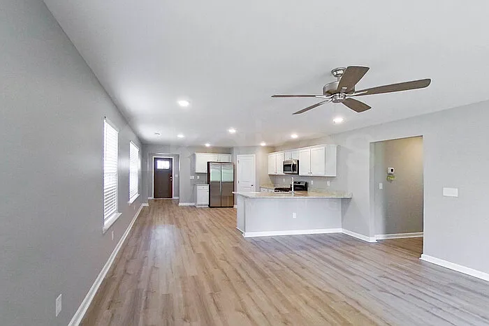 391 Angela St — Photo 2