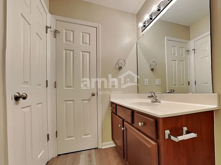 96 Imperial Dr — Photo 17