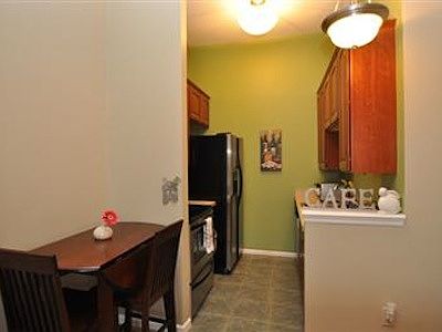 4th image of 2126 Fulton Ave
