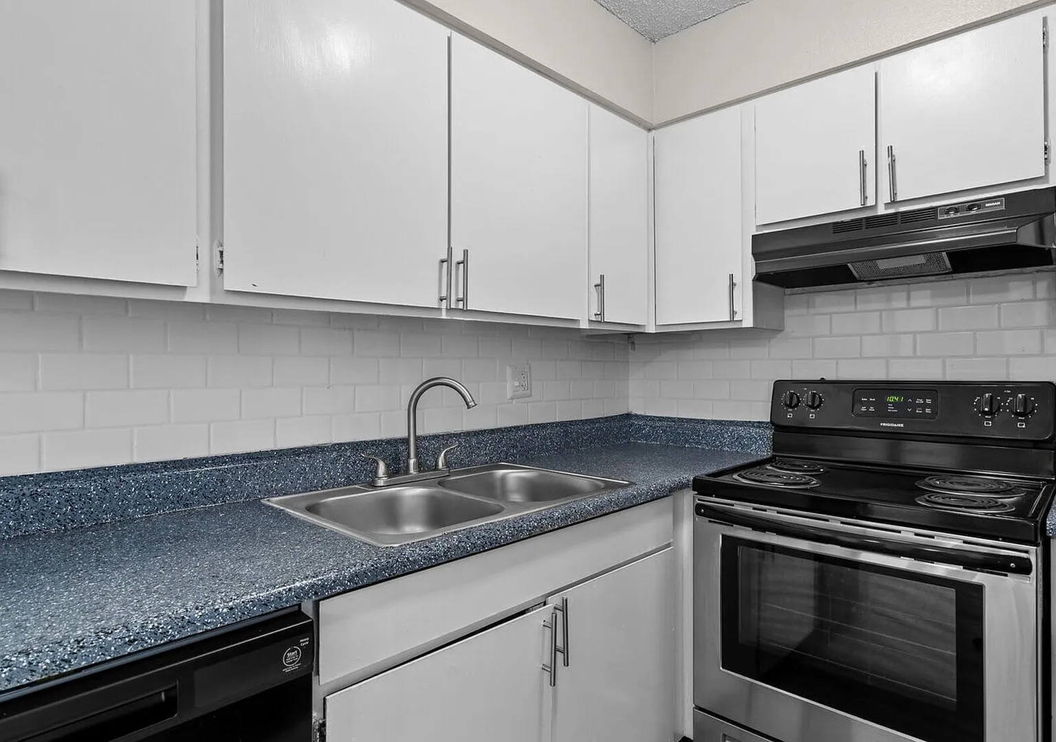 1 bed, 700 sqft, $799 — Photo 3