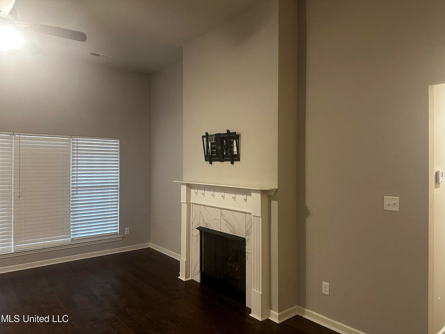 5 bed, 3.0 bath, 2447 sqft, $2,600 — Photo 3