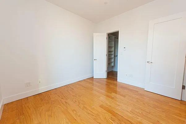 Rented by Halvatzis Realty | media 12