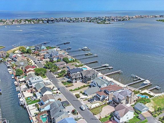5th image of 1726 Bay Isle Dr