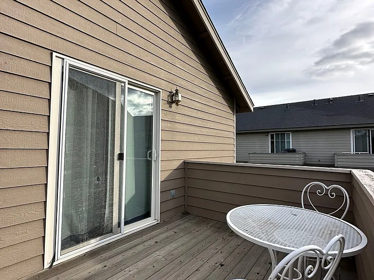 751 NE Savannah Dr — Photo 14
