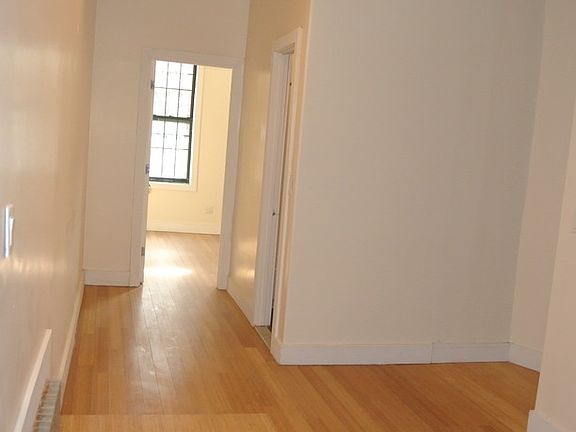 4th image of 142 Wilson Ave APT 1N