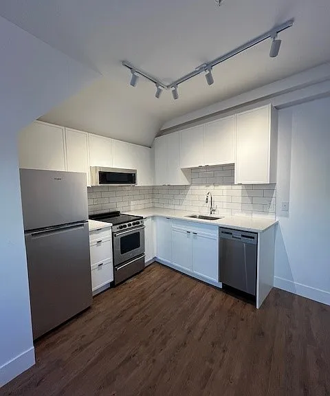 1523 Davie St #402 — Photo 27