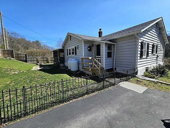 171 Bluestone Blvd — exterior photo