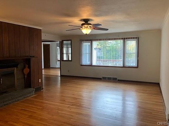 3rd image of 101 Munro Dr